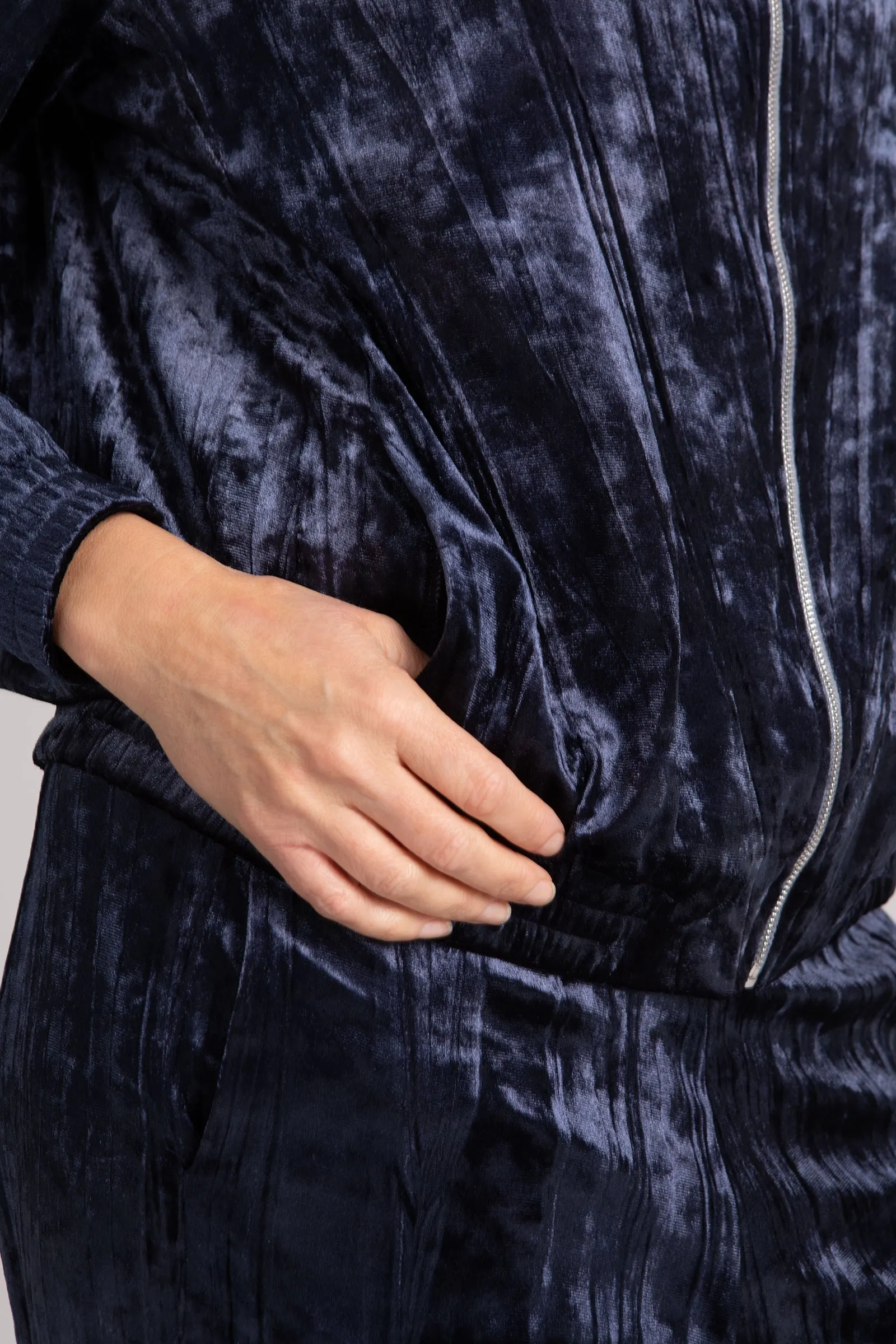 Crinkle Velvet Zip Front Warm Up | Navy